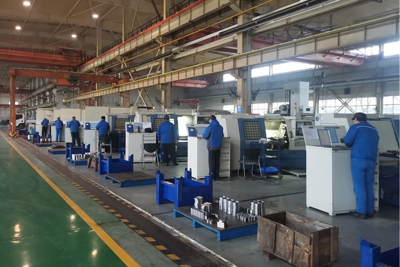 3、機(jī)加工車間數(shù)控車床班組全體員工早早進(jìn)入工作狀態(tài).jpg